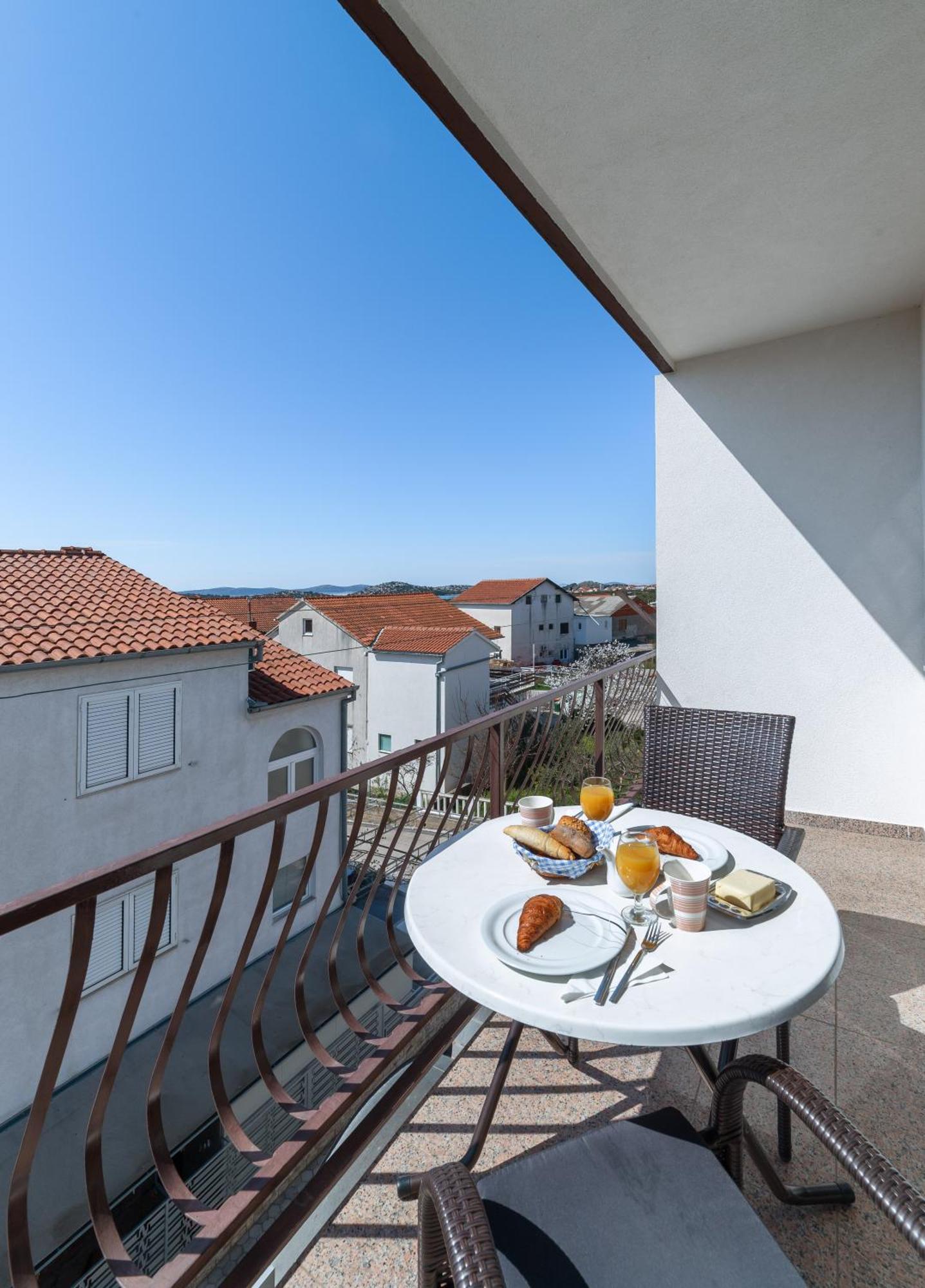 Apartments Valentino Vodice Exterior foto
